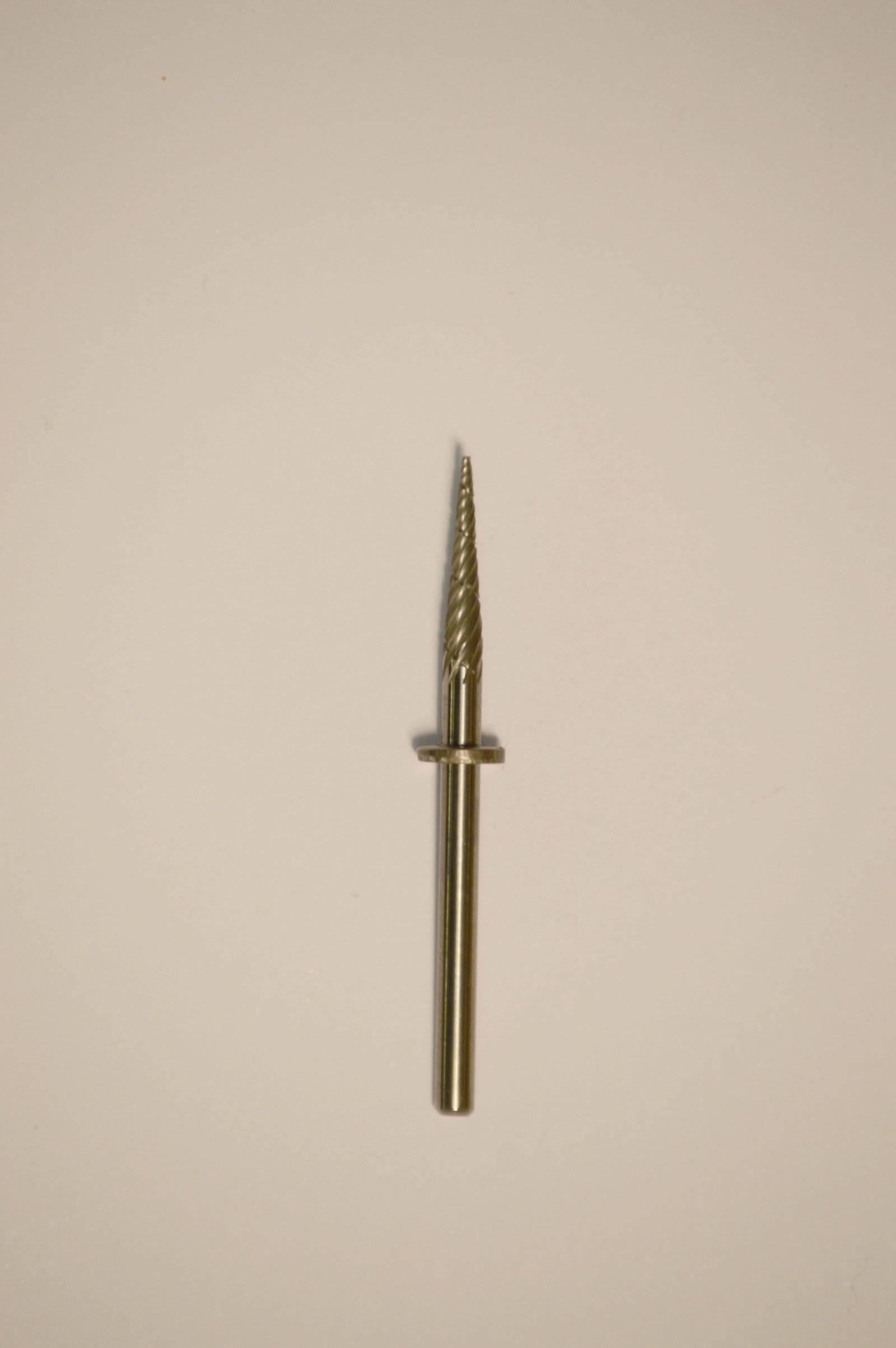 Abbott-Robinson™ Dust Shield Burs 3/32″ Shank Taper Fissure (31P) Dual Cut Regular HP Carbide Bur