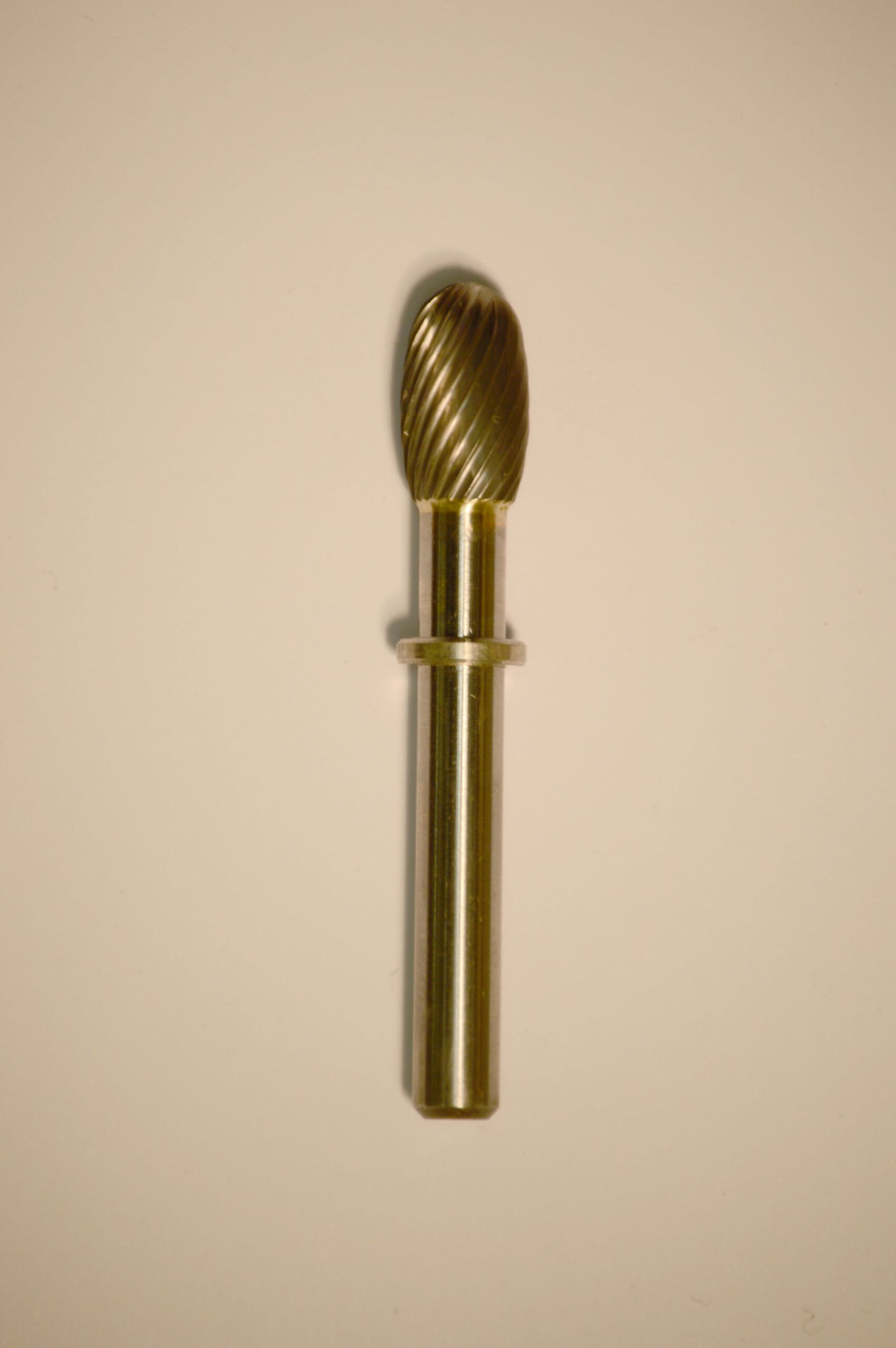 Abbott-Robinson™ Dust Shield Burs 1/4″ Shank, 3/8″ Head Lathe Burs 3/8" Egg (D3/8) Dual Cut Regular HP Carbide Bur