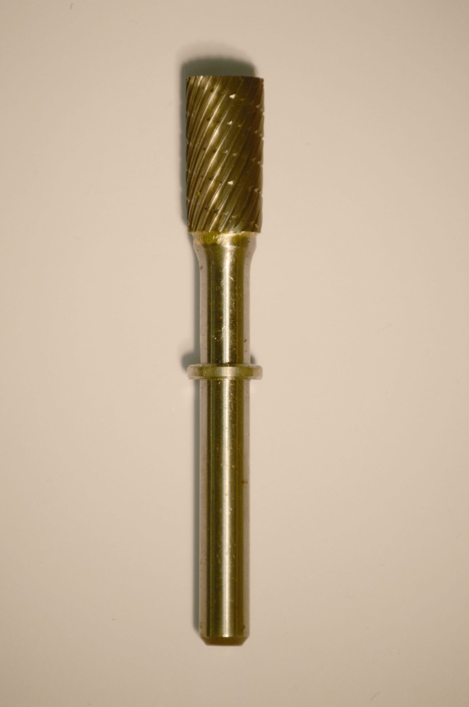 Abbott-Robinson™ Dust Shield Burs 1/4″ Shank, 3/8″ Head Lathe Burs 3/8" Cylinder (E3/8) Dual Cut Regular HP Carbide Bu