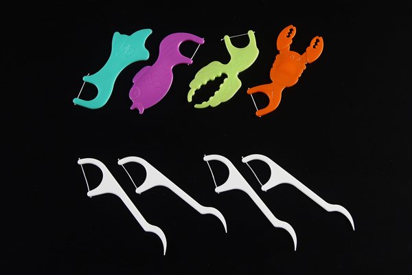 Plasdent KIDS FLOSSII™ FLOSSERS, 4 Assorted Shapes & Colors, (50pcs of 4/box)
